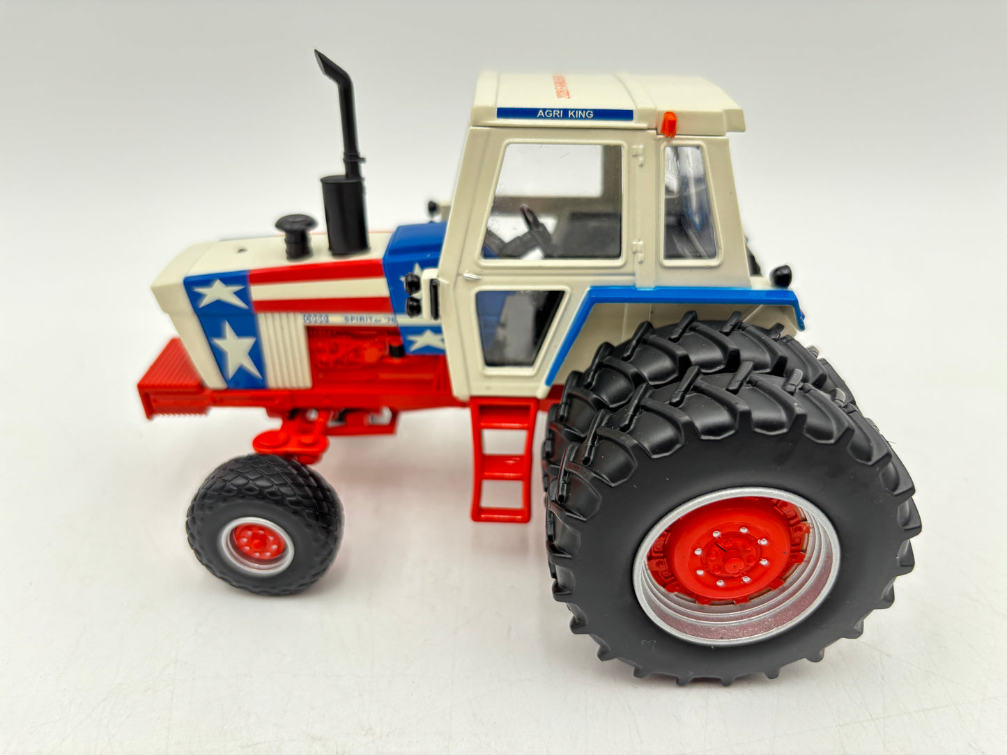 1/32 Case 1570 Spirit of 76 Farm Show