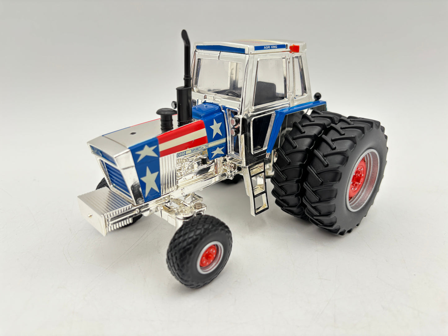 1/32 Case 1570 Spirit of 76 Farm Show (Chrome Chase)