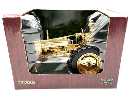 1/16 John Deere Model ''A'' with Man ''Gold''