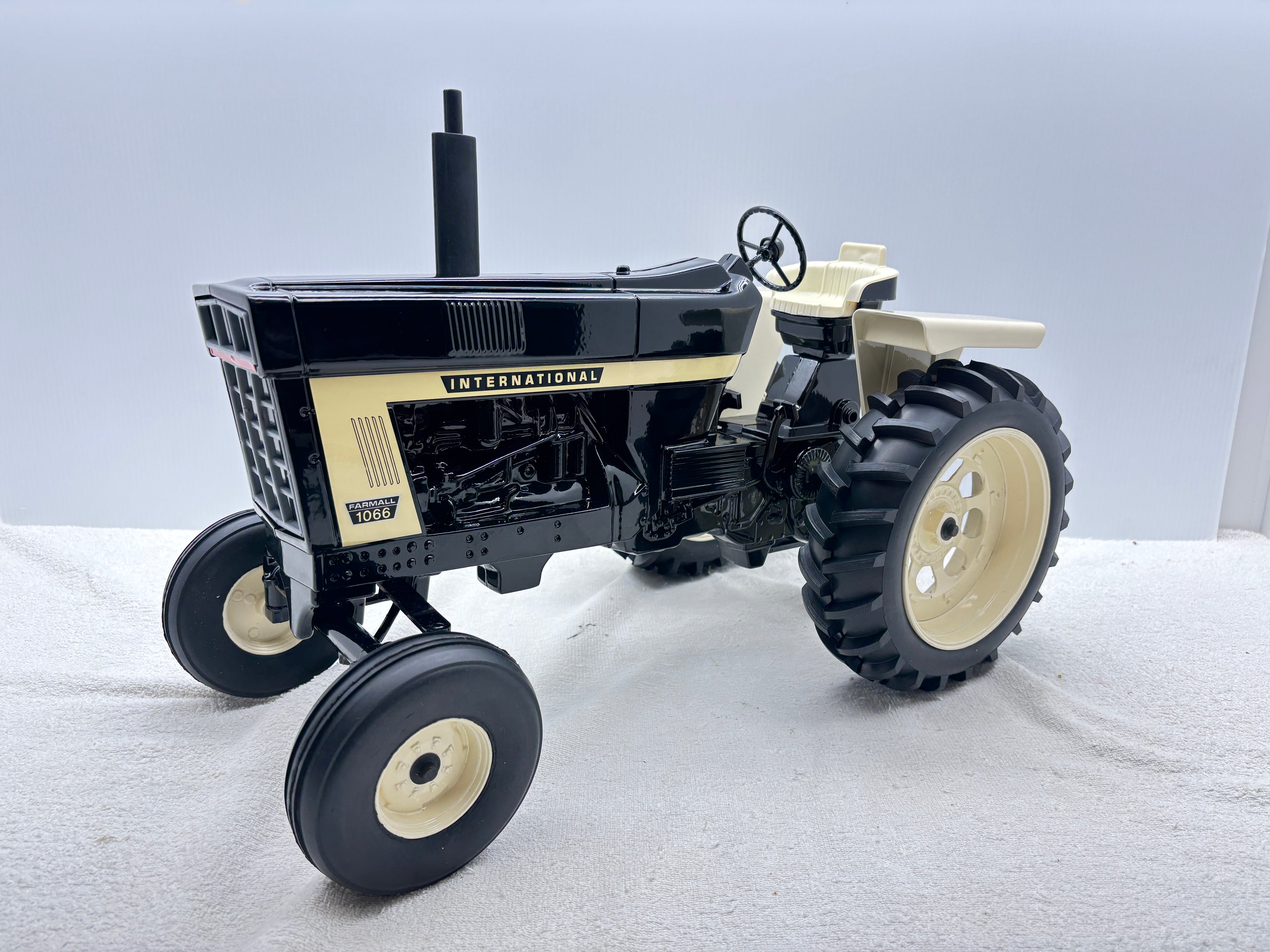 1/8 International 1066