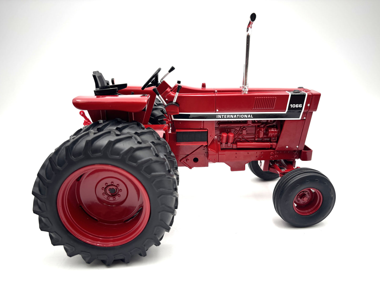 1/16 International 1066 Prestige