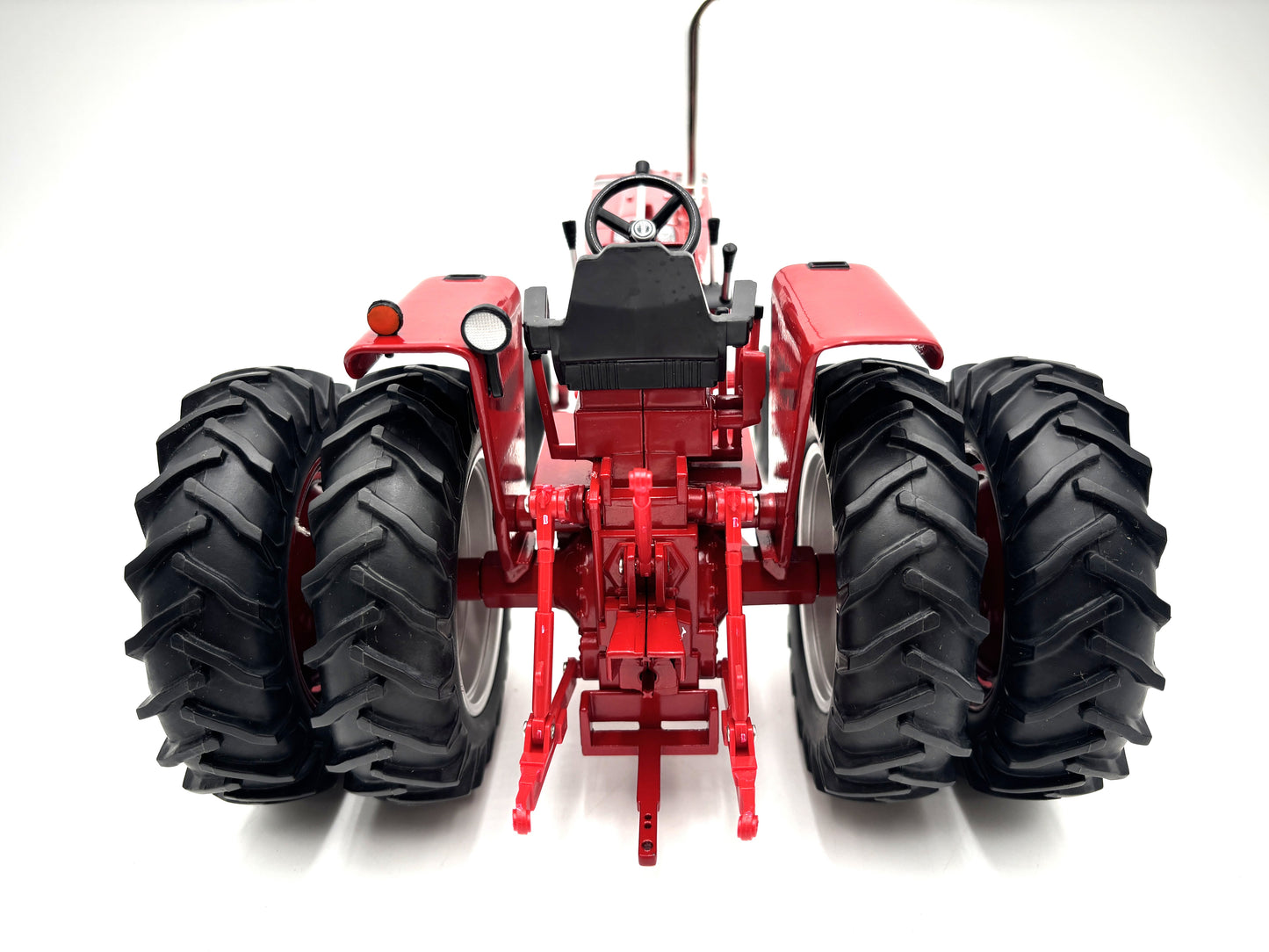 1/16 International 1066 Prestige