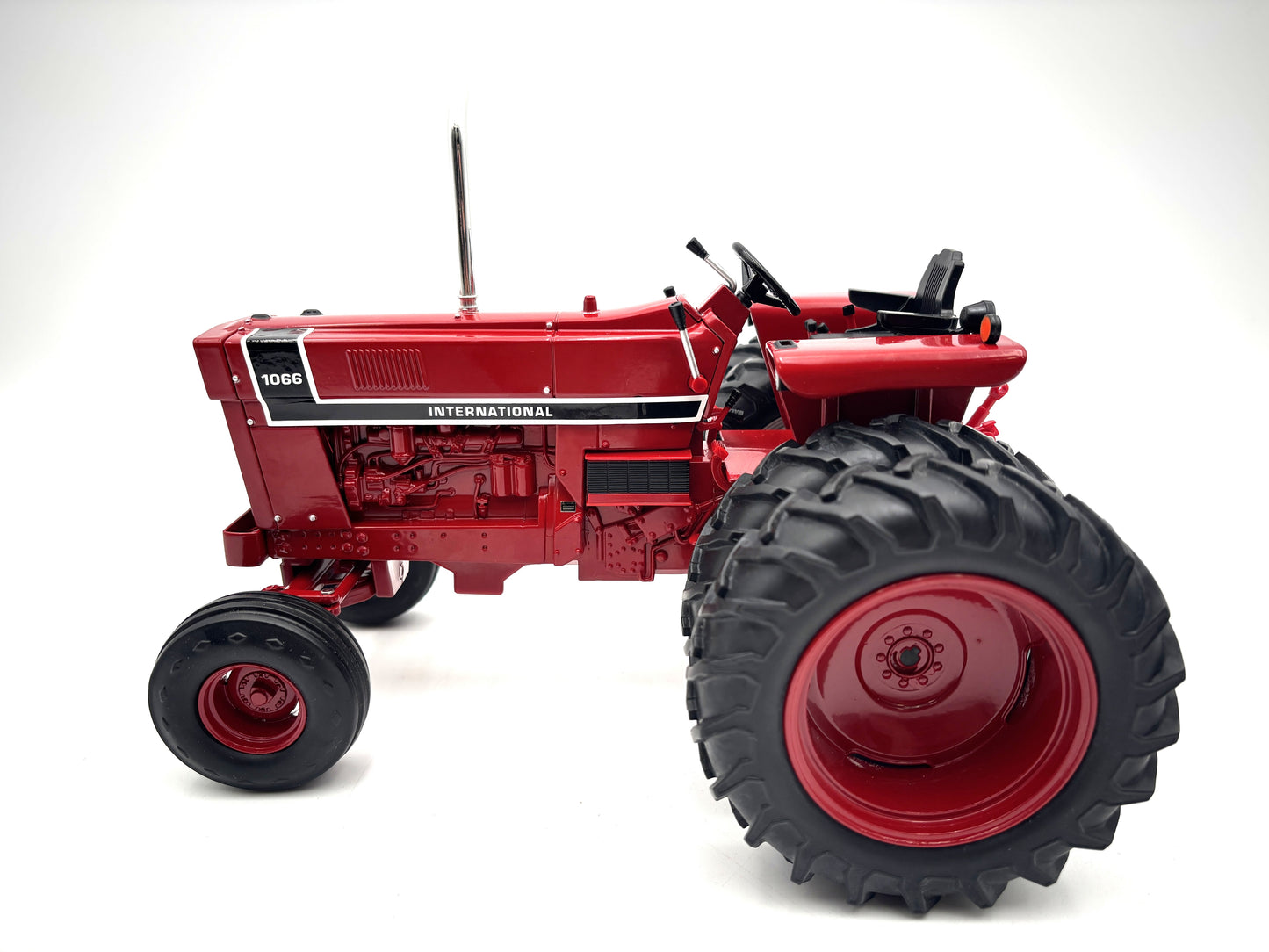 1/16 International 1066 Prestige