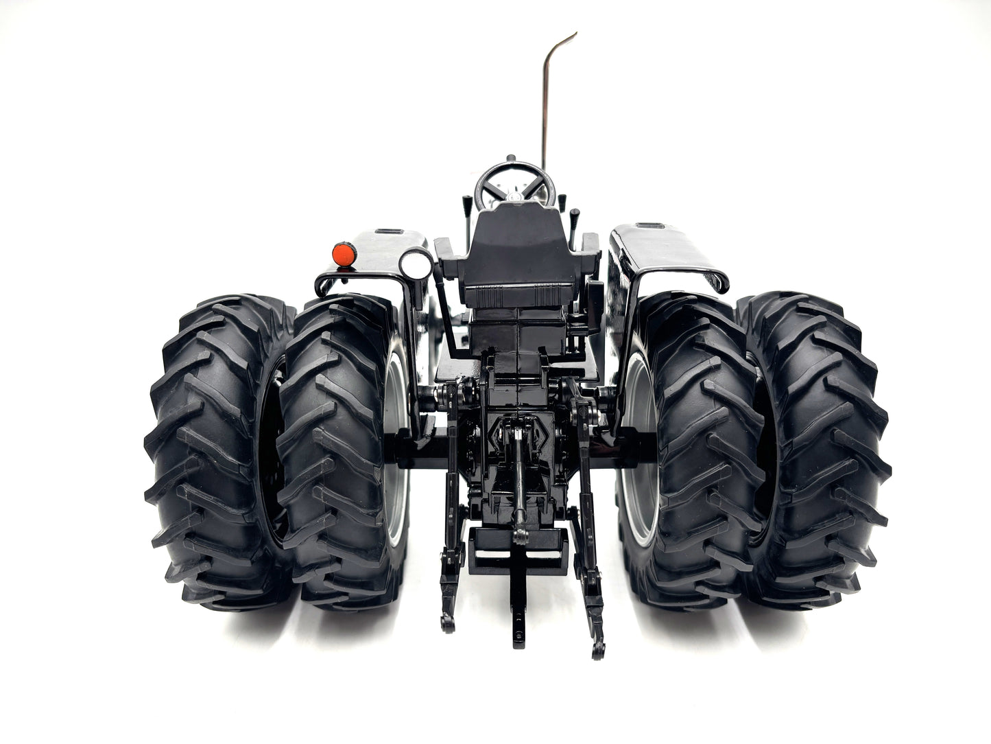 1/16 International 1066 Prestige Black Chase