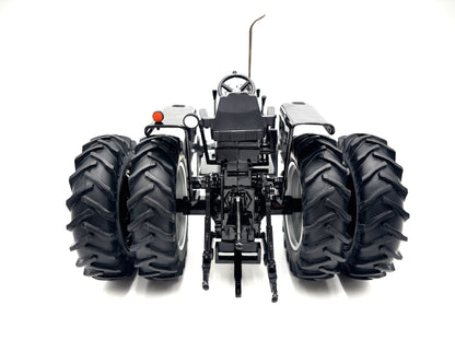 1/16 International 1066 Prestige Black Chase