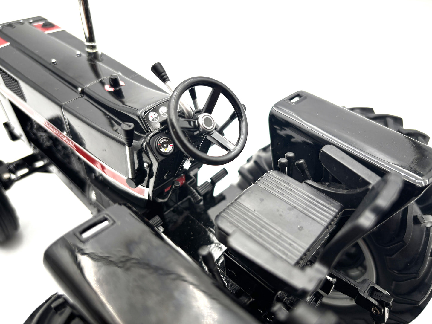 1/16 International 1066 Prestige Black Chase