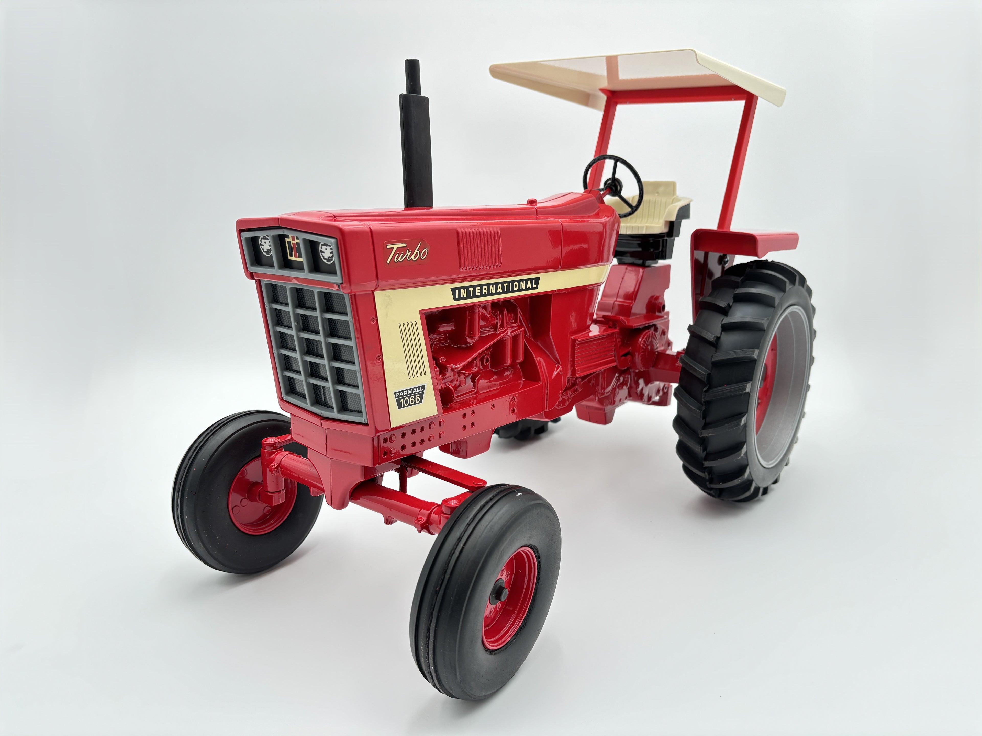 1/18 International 1066 WideFront with Canopy