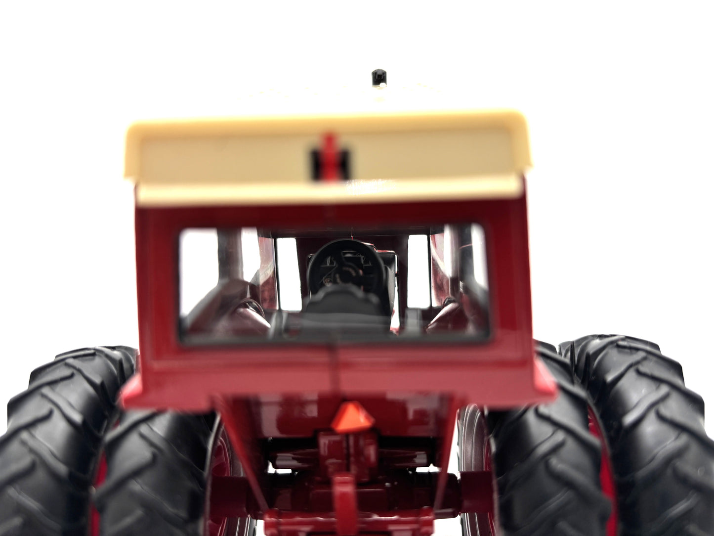 1/32 International 1466