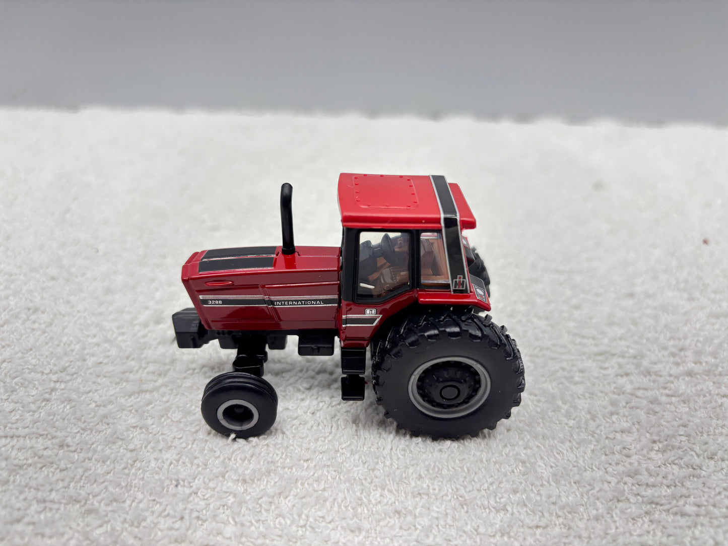 1/64 International 3288