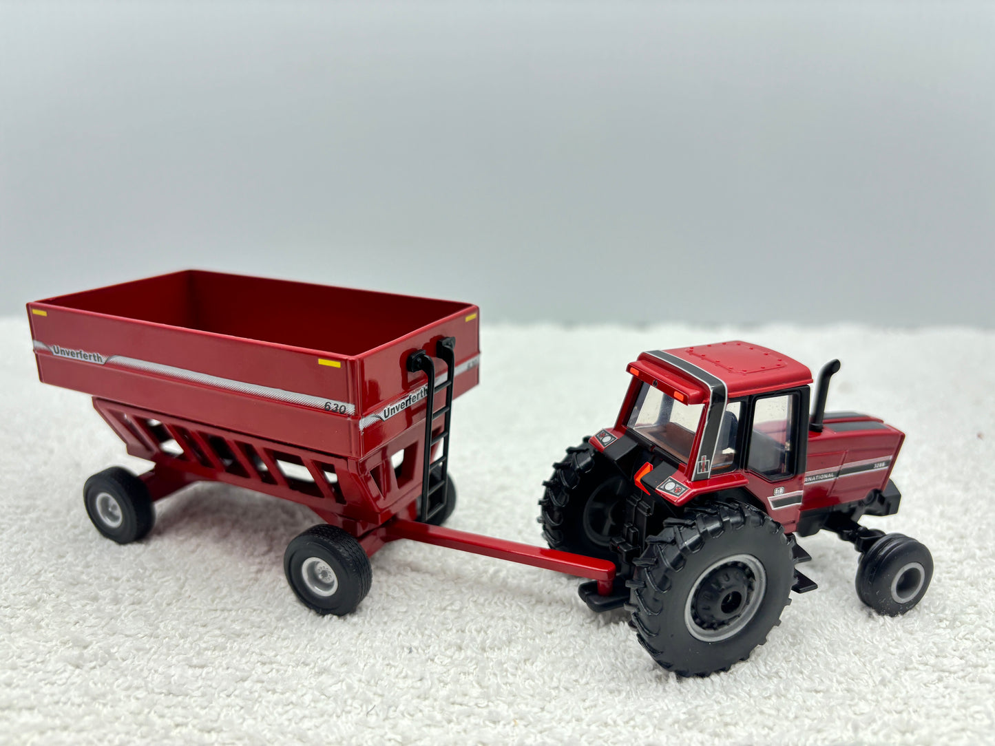 1/64 International 3288