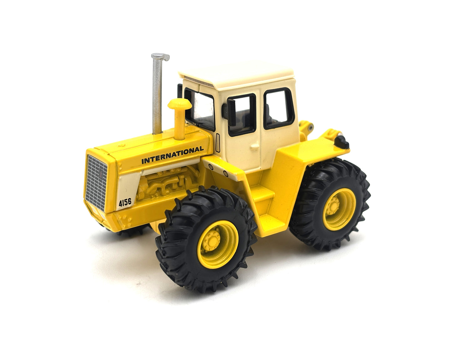 1/64 International 4156