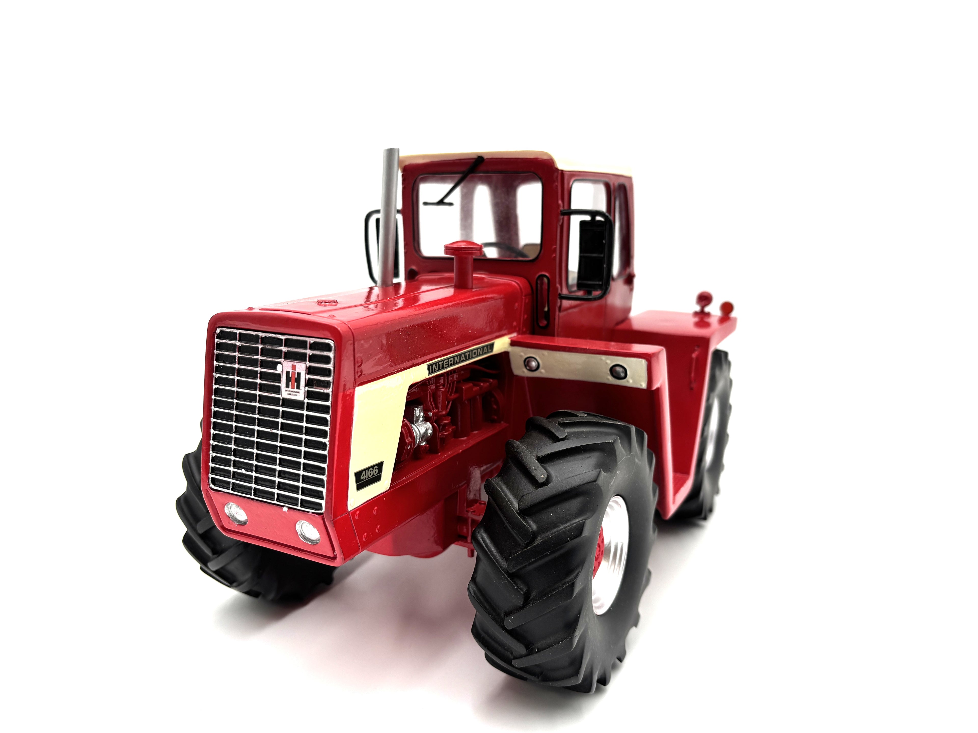 1/16 International 4166 CAB