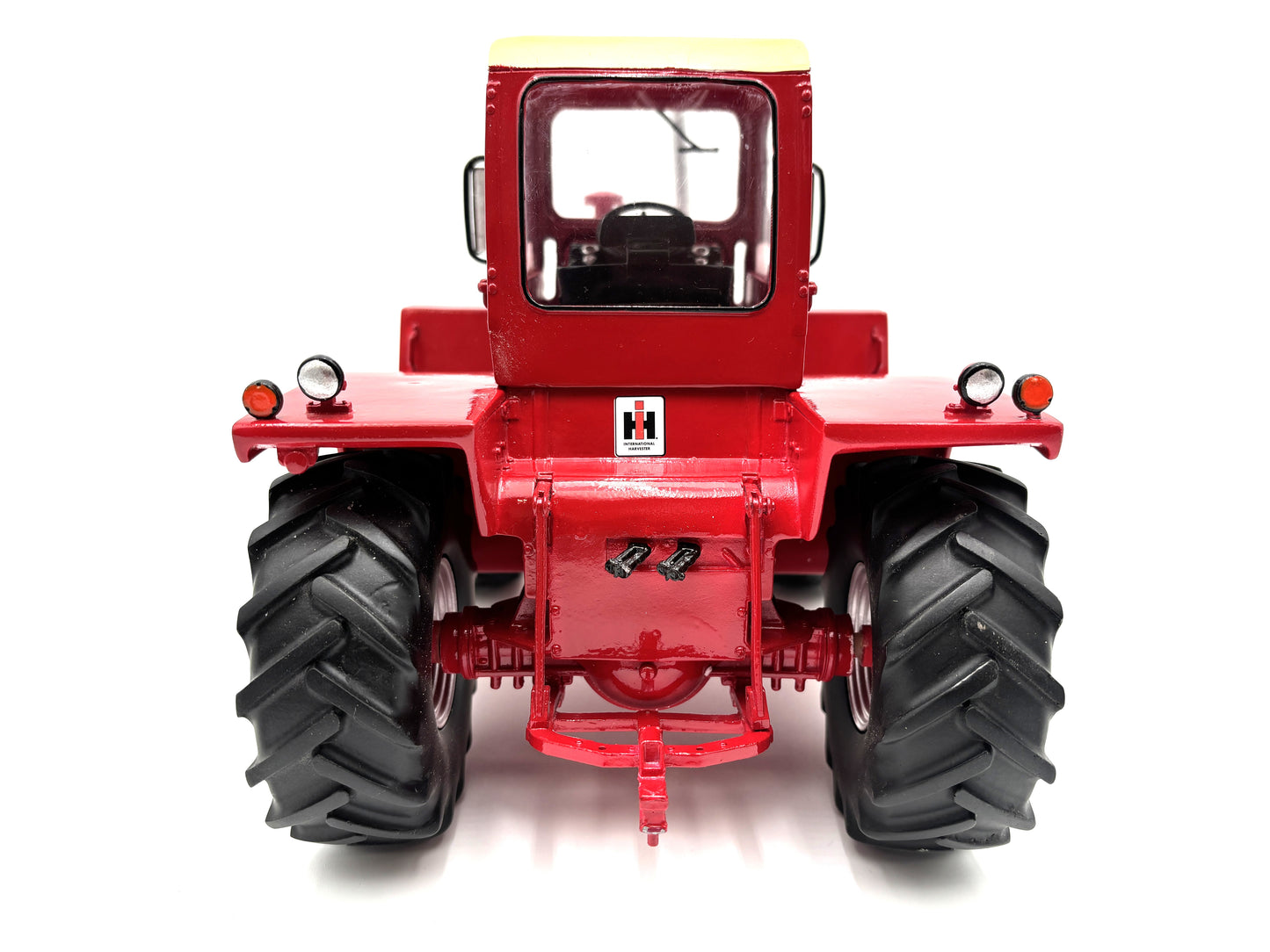 1/16 International 4166 CAB