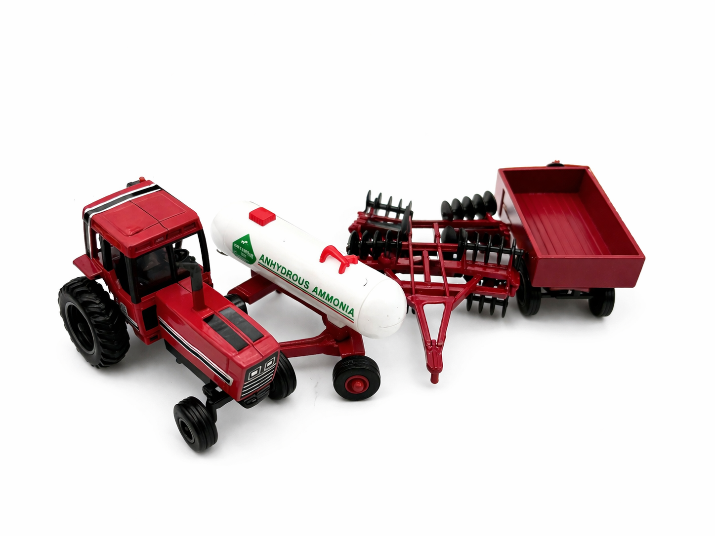 1/64 International 4 Piece Farm Set