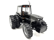 1/16 International 5088 Black Chase