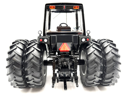 1/16 International 5088 Black Chase