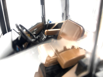 1/16 International 5088 Black Chase