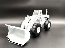 1/25 International 560 Pay Loader WHITE