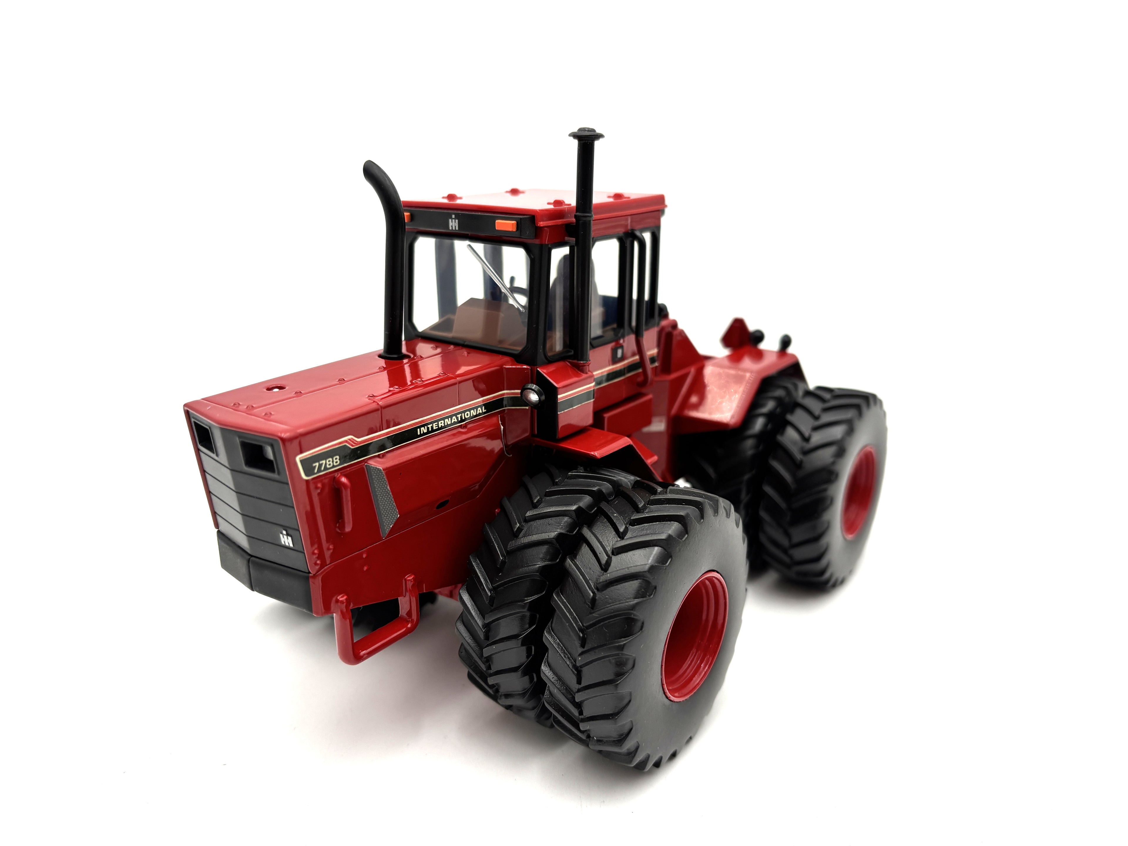 1/32 International 7788