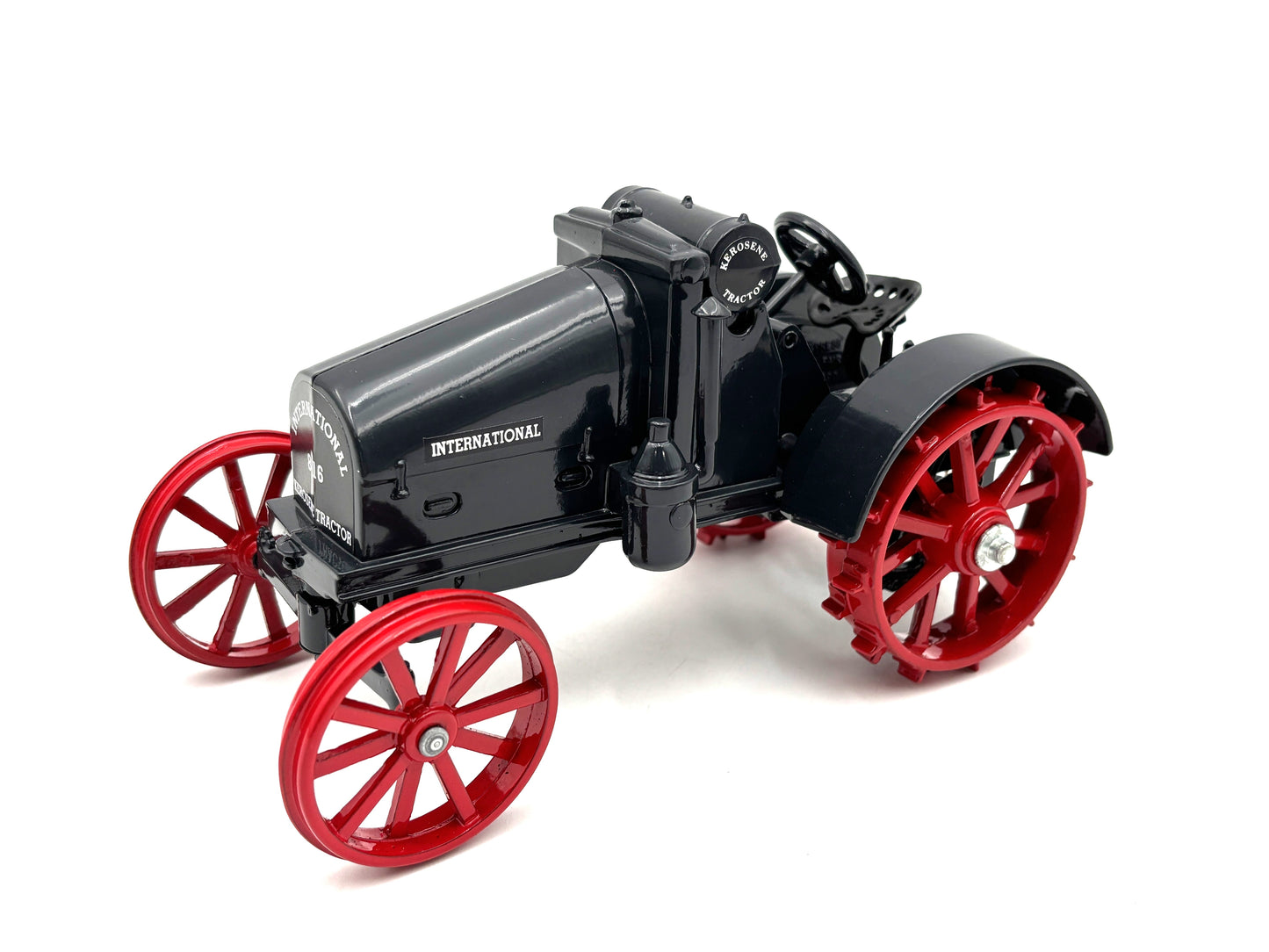 1/16 International 8-16 Kerosene Tractor