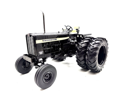 1/16  International 856 Black