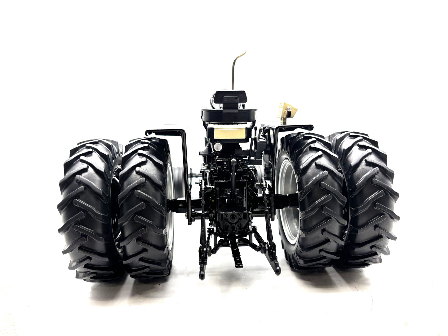 1/16  International 856 Black