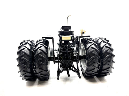 1/16  International 856 Black