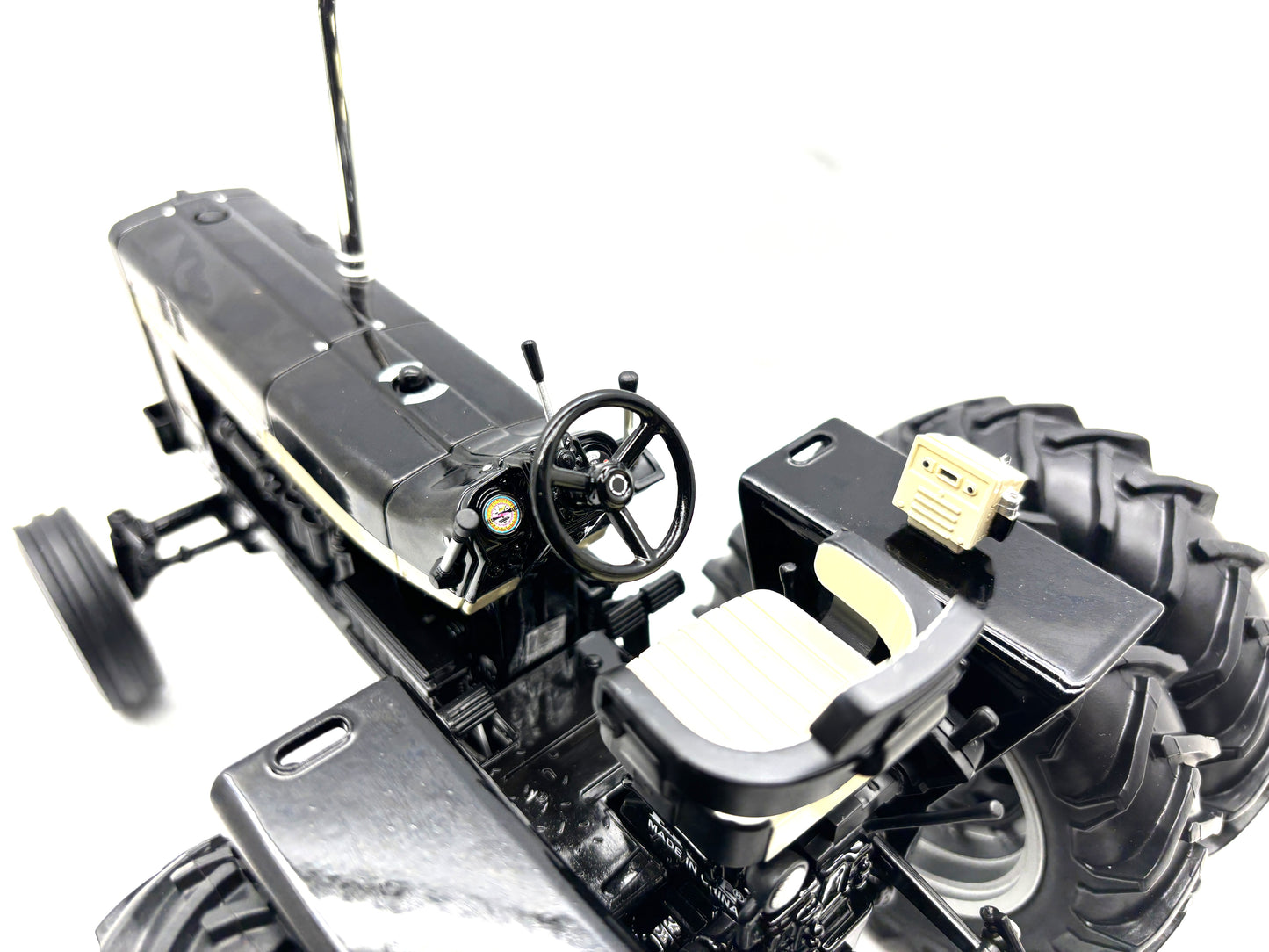 1/16  International 856 Black