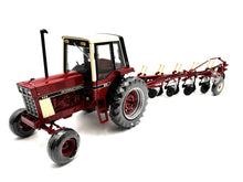 1/16 International 986 with Cab and 720 Plow