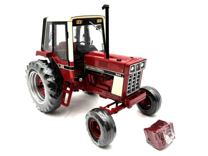 1/16 International 986 with Cab and 720 Plow
