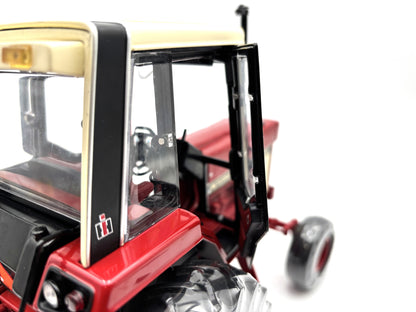 1/16 International 986 with Cab and 720 Plow