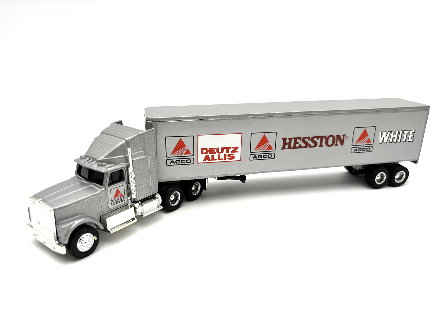 1/64 International Agco Truck Set