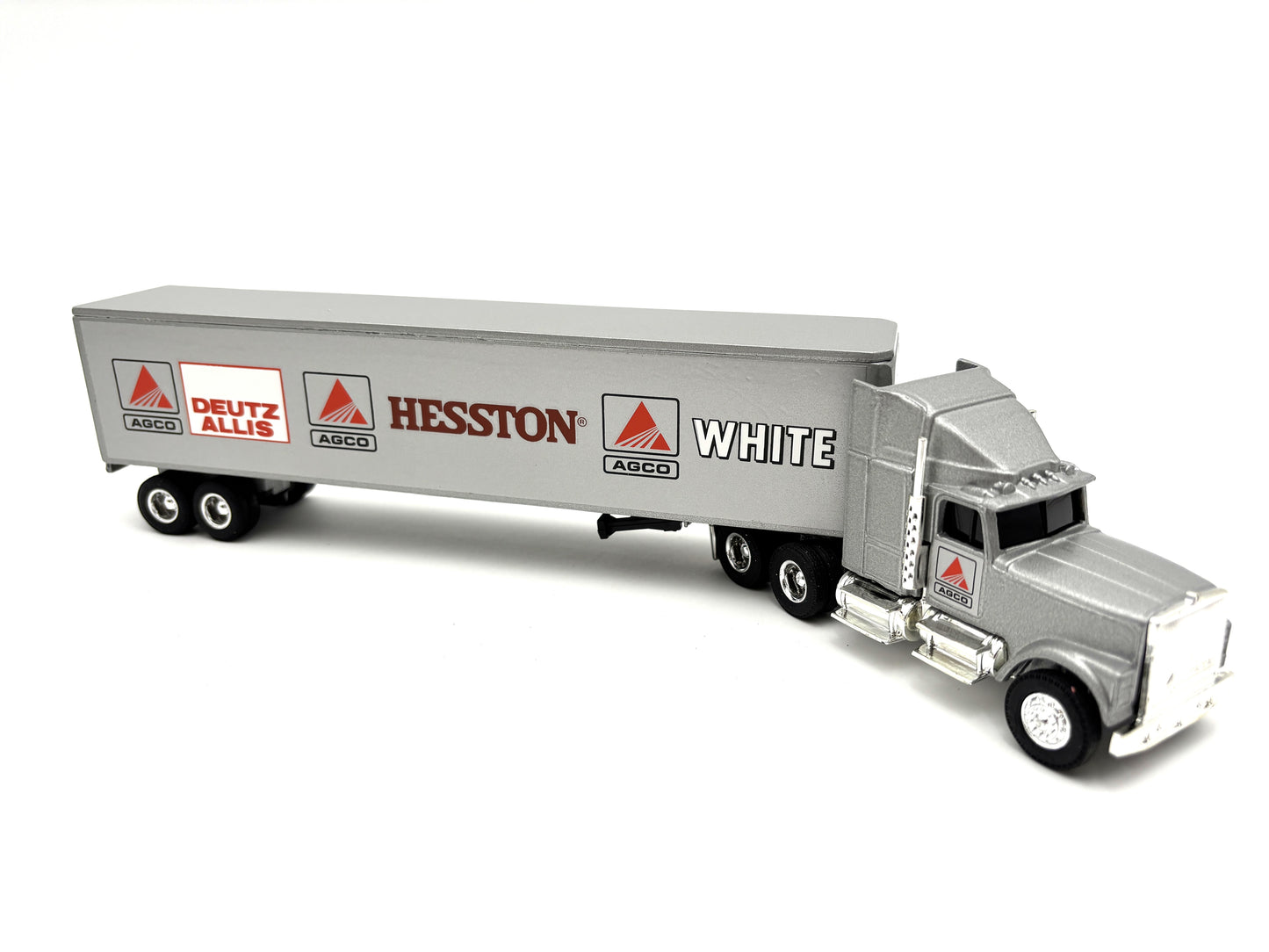 1/64 International Agco Truck Set