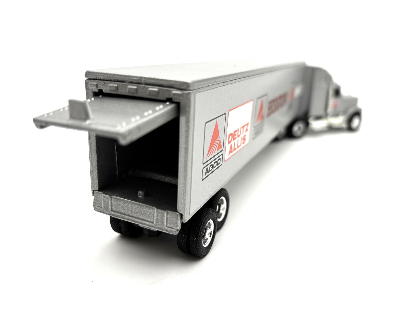 1/64 International Agco Truck Set