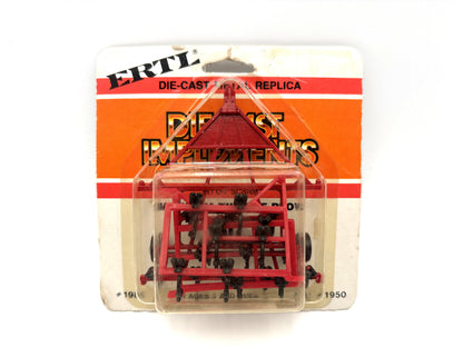 1/64 International Chisel Plow