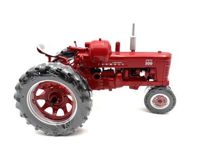 1/16 International Farmall 300 LP