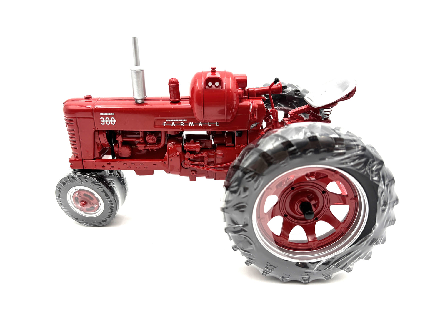 1/16 International Farmall 300 LP