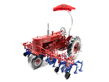 1/16 International Farmall 400 with Cultivator