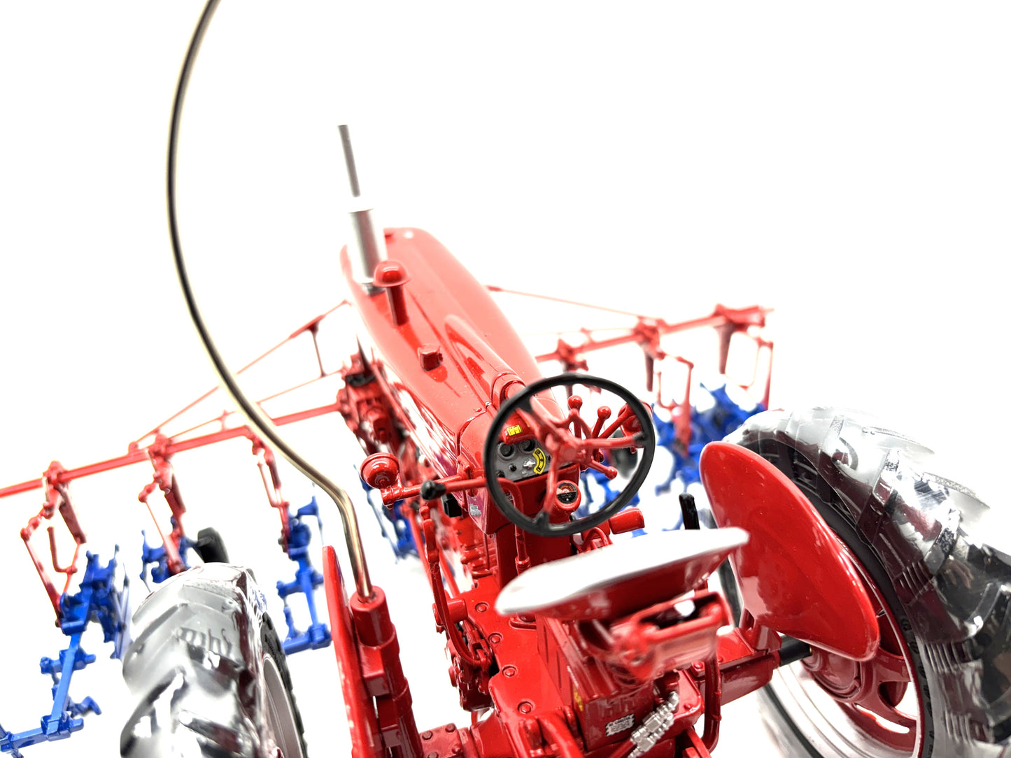 1/16 International Farmall 400 with Cultivator