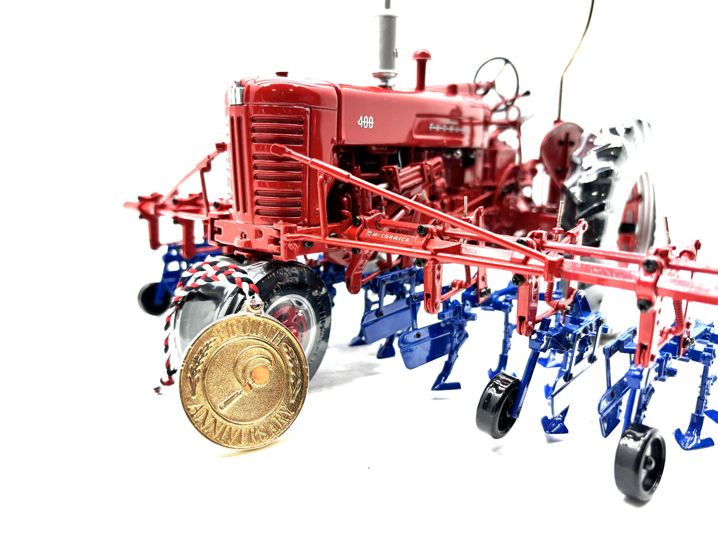 1/16 International Farmall 400 with Cultivator