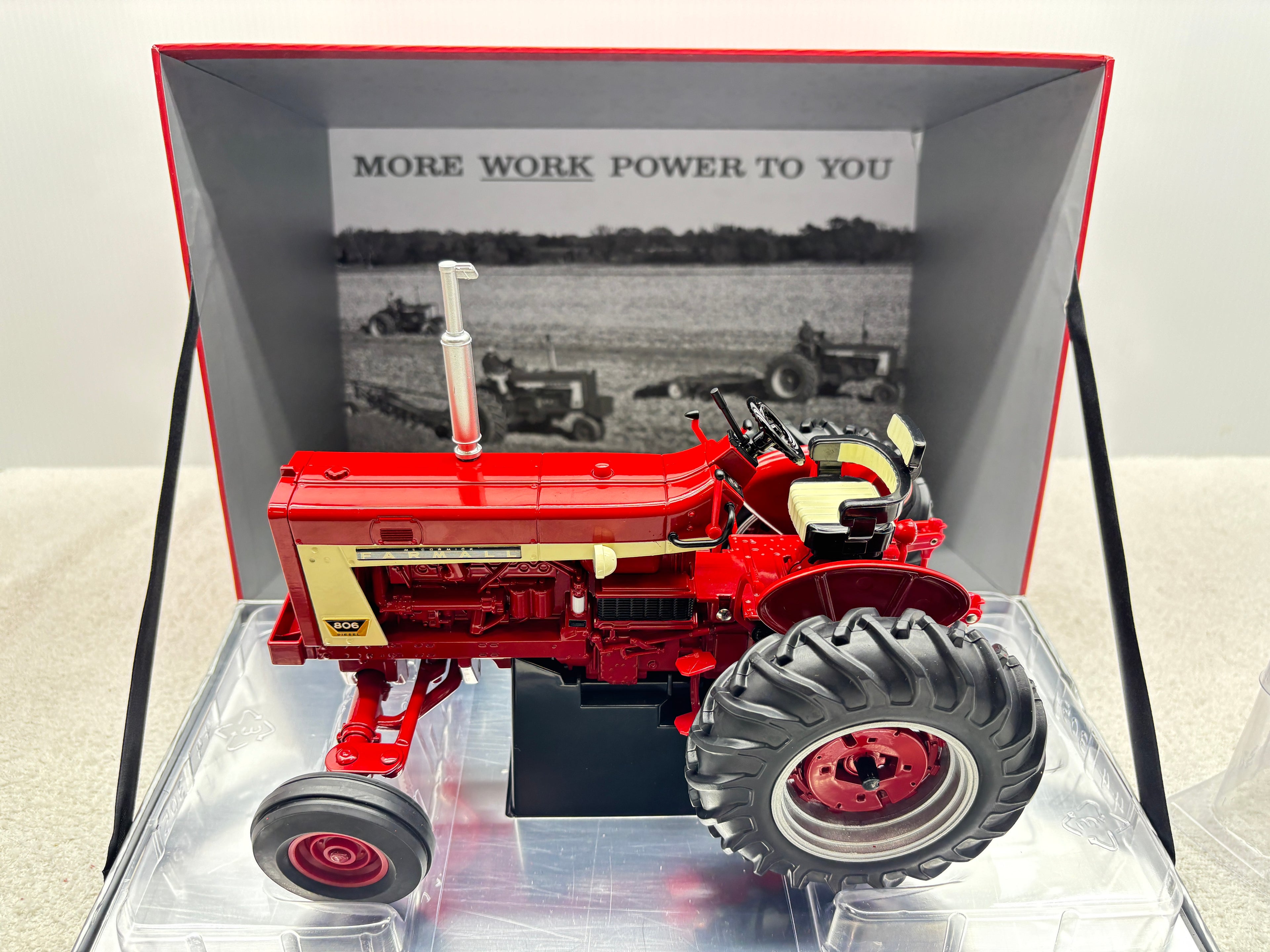 1/16 International Farmall 806 100th Anniversary