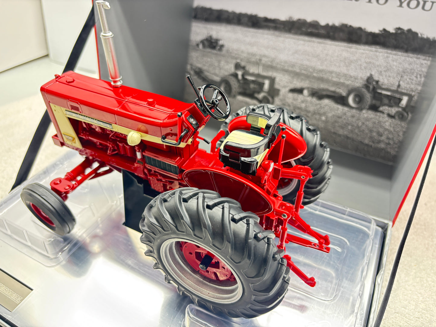 1/16 International Farmall 806 100th Anniversary