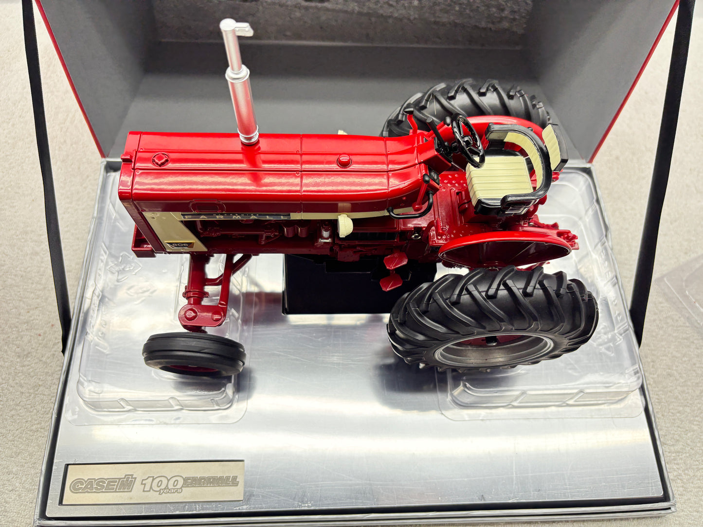 1/16 International Farmall 806 100th Anniversary