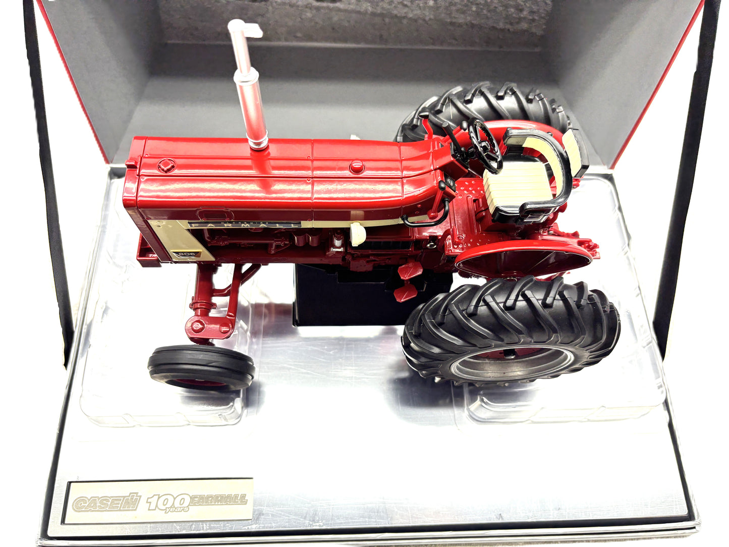 1/16 International Farmall 806 100th Anniversary