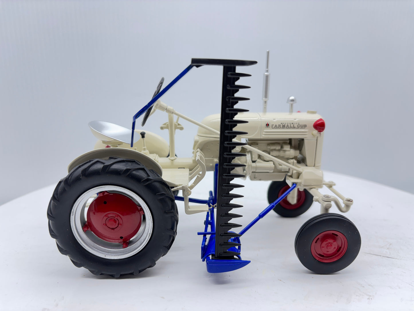 1/16 International  Farmall Club with Mower