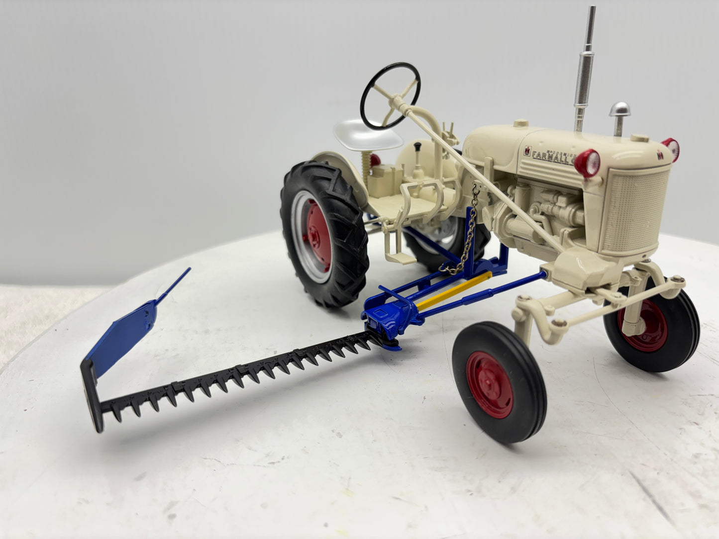 1/16 International  Farmall Club with Mower