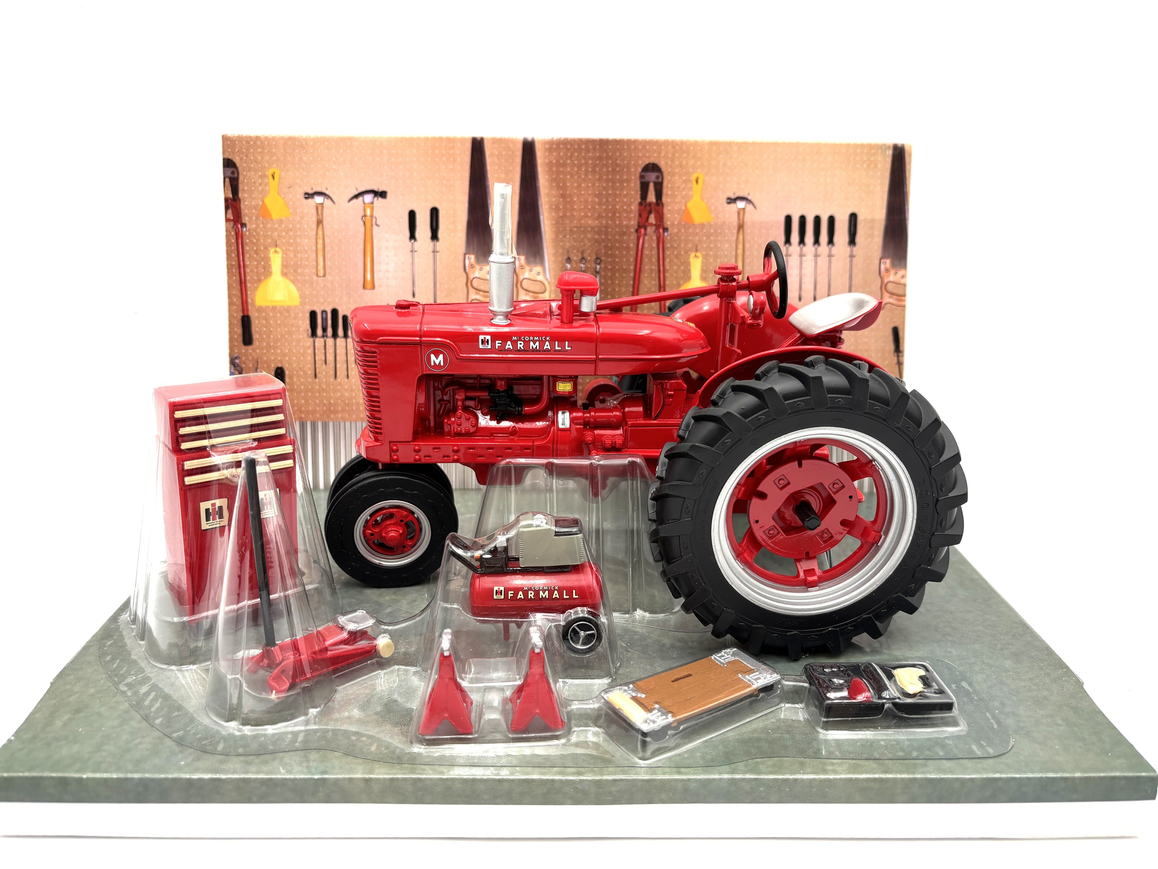 1/16 International Farmall M Resoration Set
