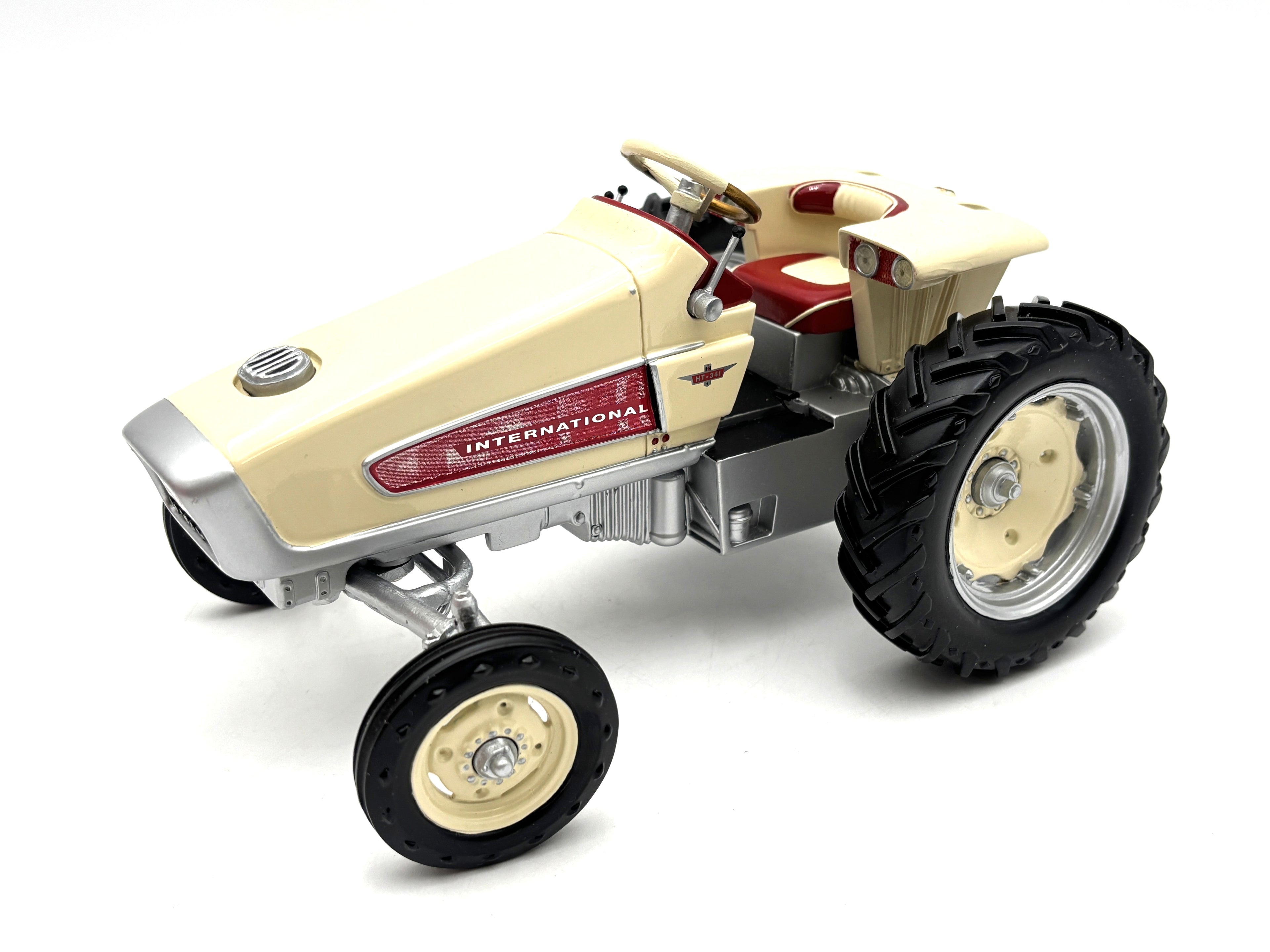 1/16 International HT-341