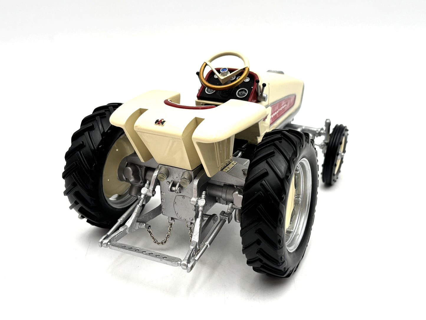 1/16 International HT-341