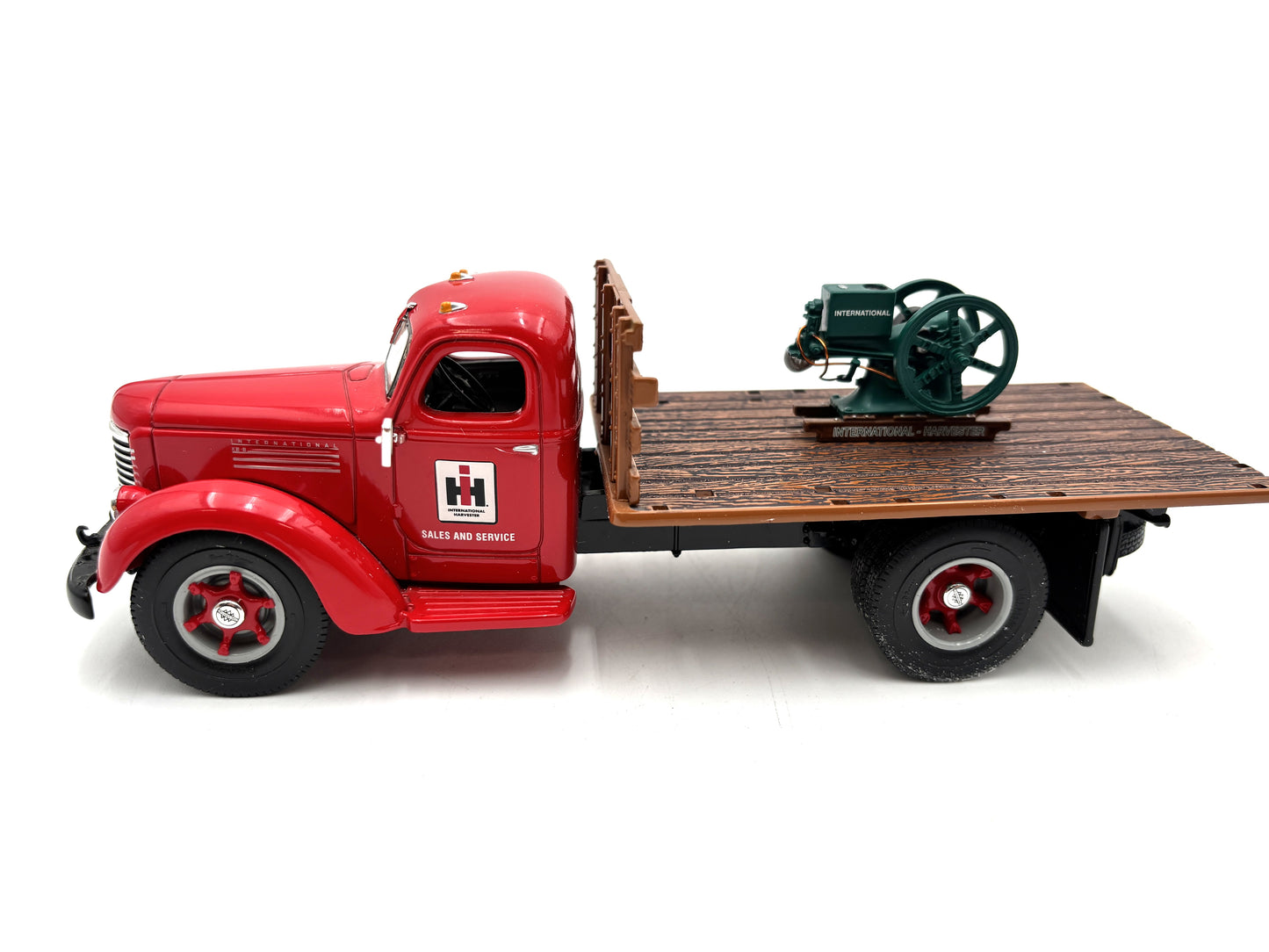 1/34 International KB-8 Flatbed